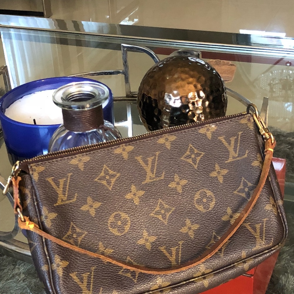 Authentic Louis Vuitton Pochette